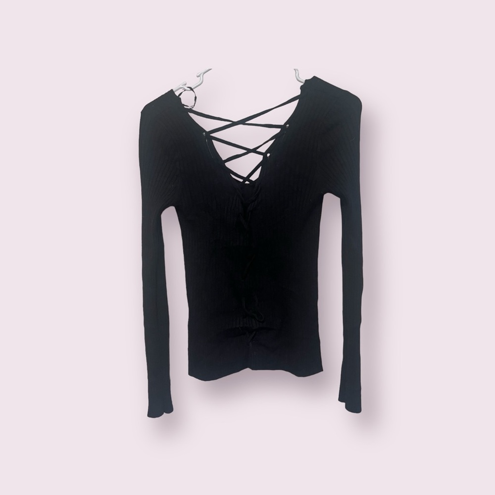 Long sleeve fitted black sweater